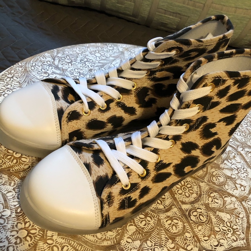 NWT Unique & Chic Leopard Print High Top Sneakers - Picture 9 of 15